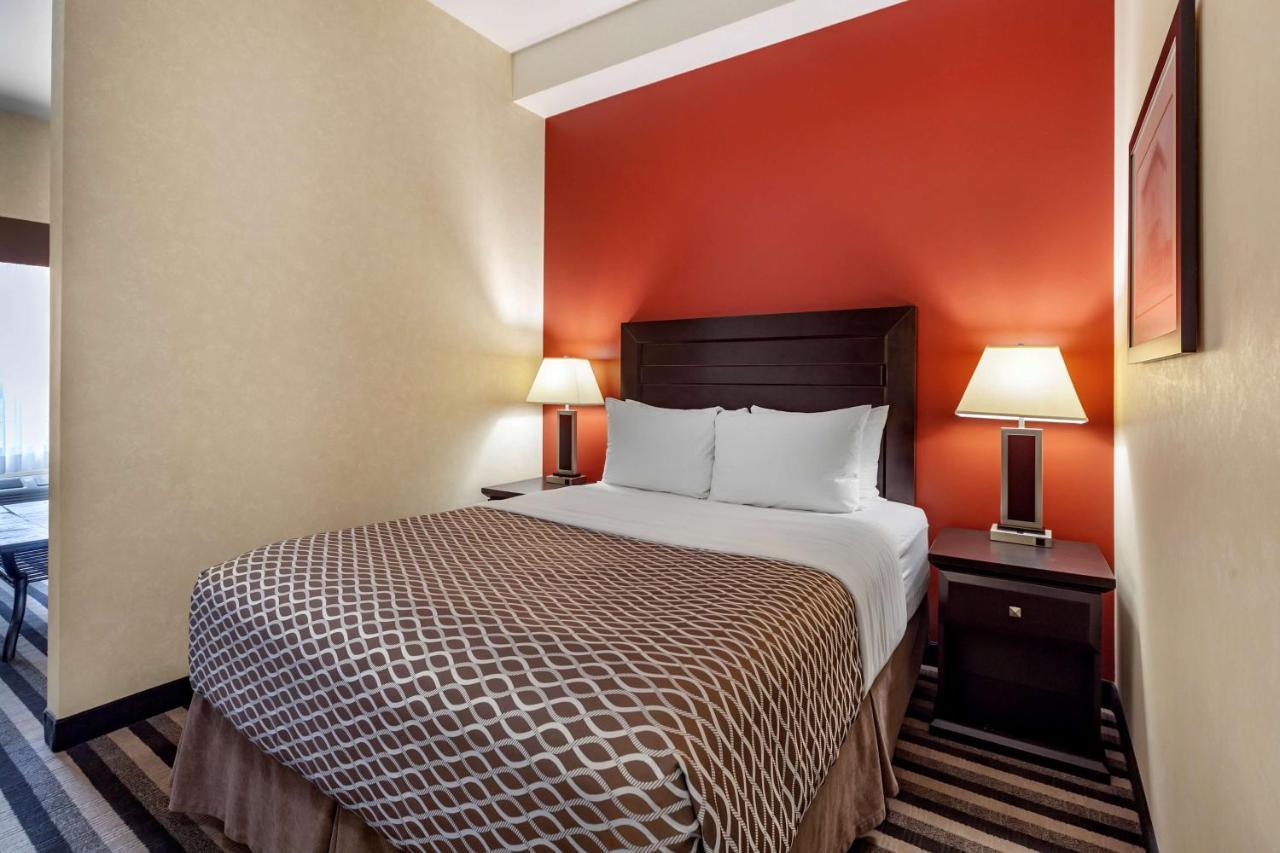 Best Western Plus Meridian Lloydminster Exterior photo