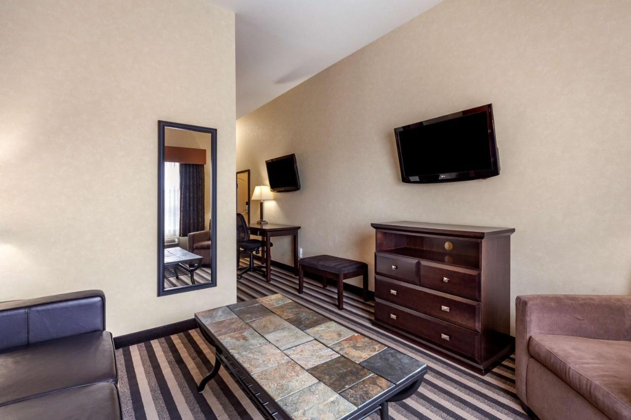 Best Western Plus Meridian Lloydminster Exterior photo