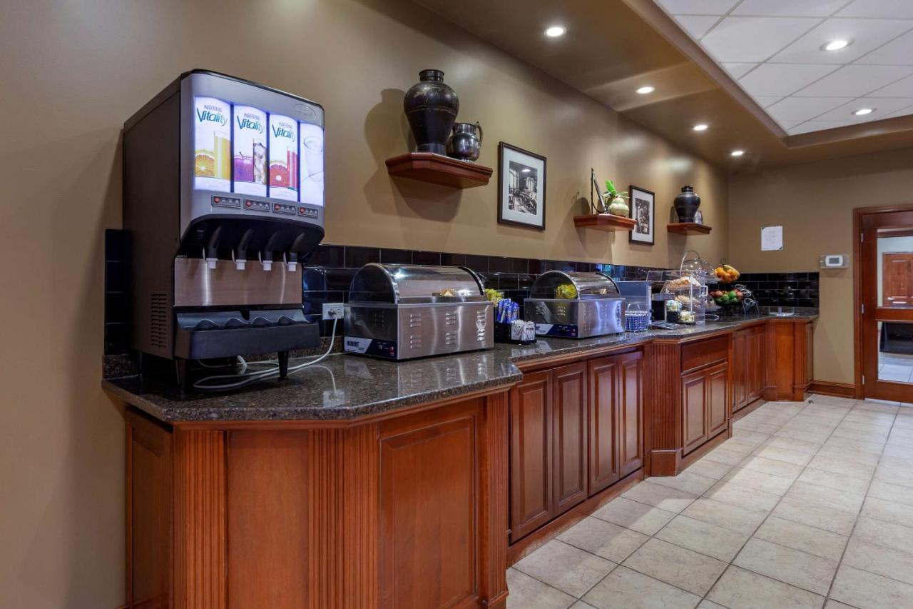 Best Western Plus Meridian Lloydminster Exterior photo