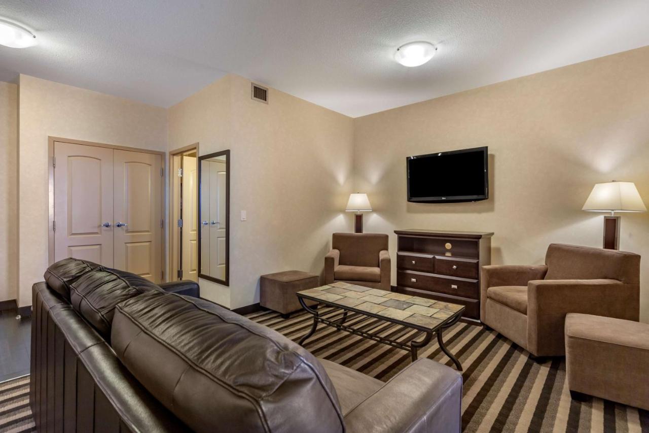 Best Western Plus Meridian Lloydminster Exterior photo