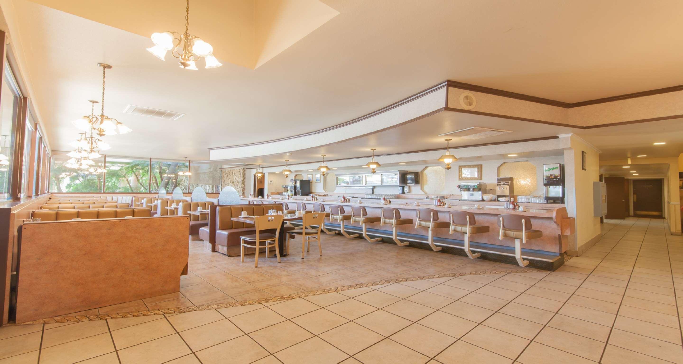 Best Western Plus Meridian Lloydminster Exterior photo