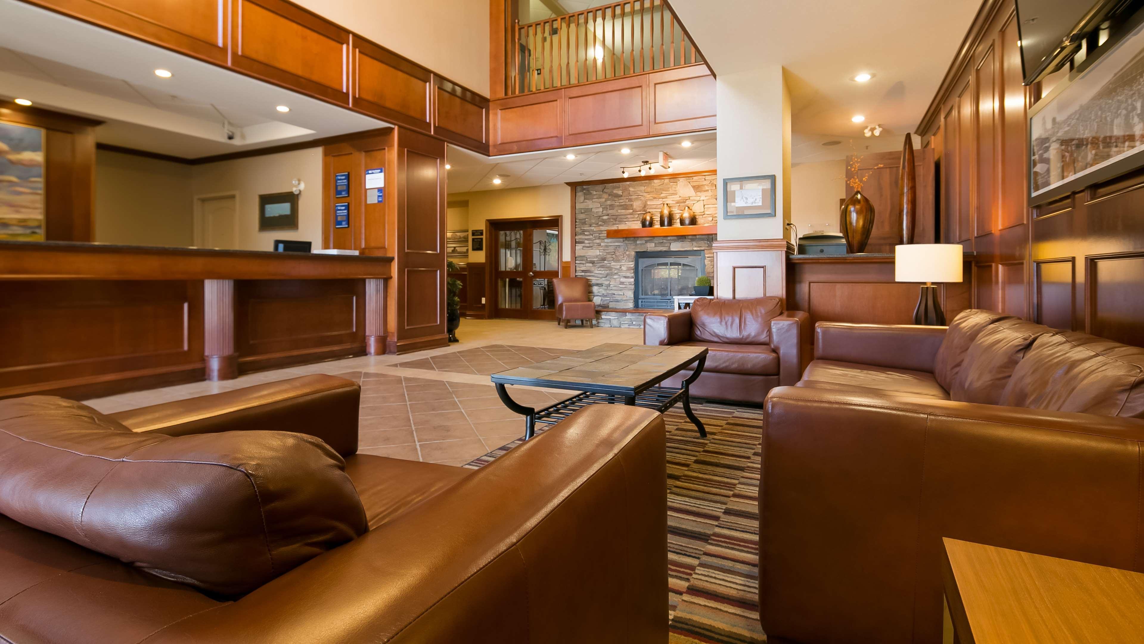 Best Western Plus Meridian Lloydminster Exterior photo