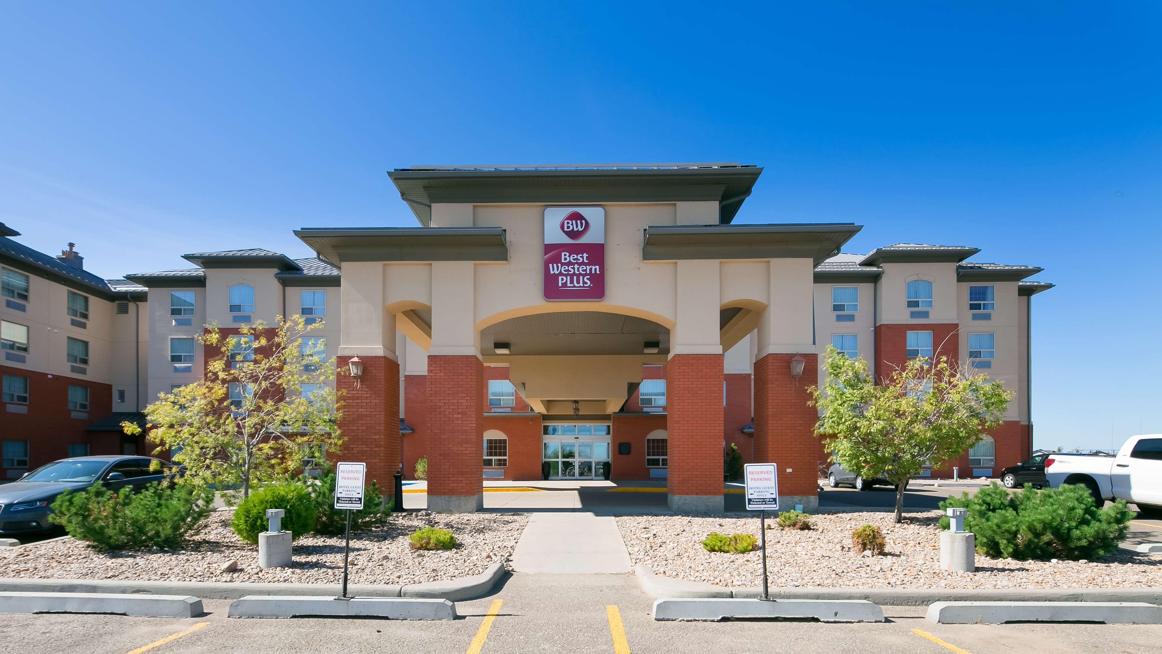 Best Western Plus Meridian Lloydminster Exterior photo
